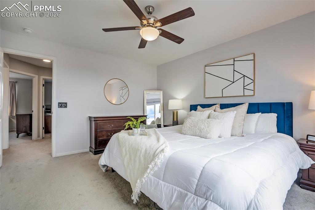 Image 25 of 42: Bedroom