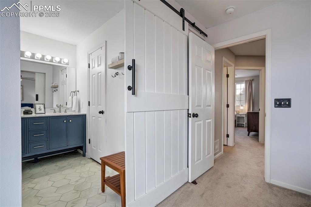 Image 30 of 42: Bathroom