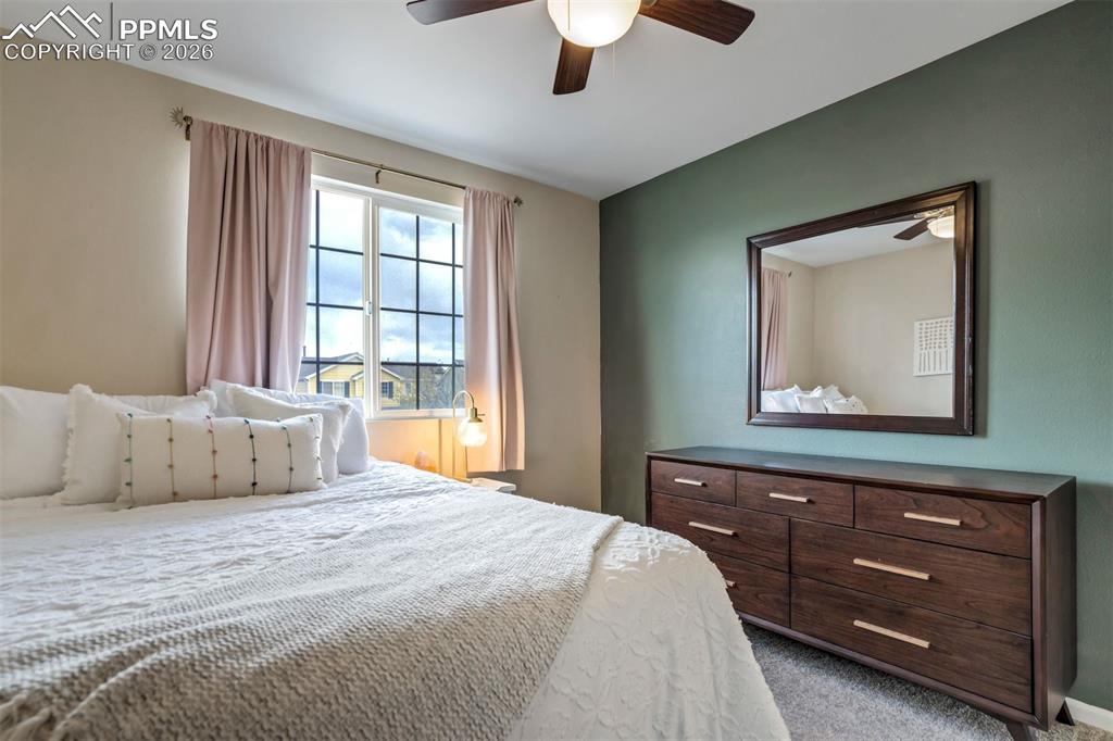 Image 32 of 42: Bedroom