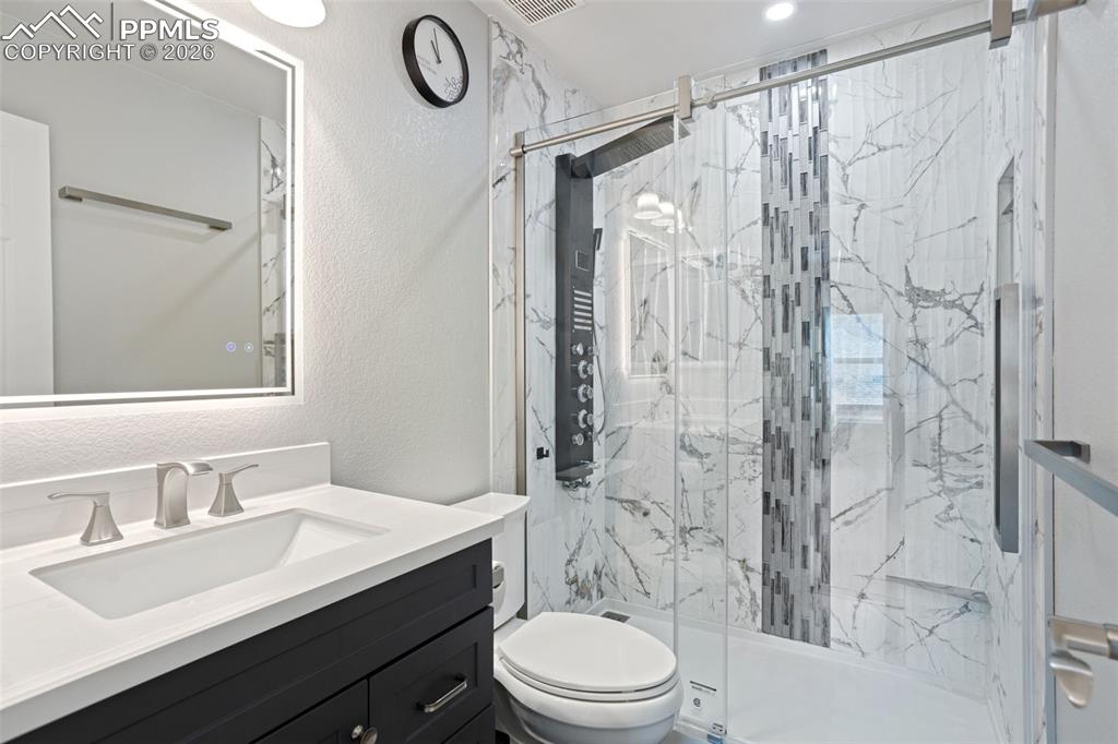 Image 22 of 37: Bathroom