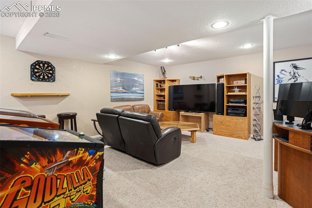 Image 25 of 37: Living Room