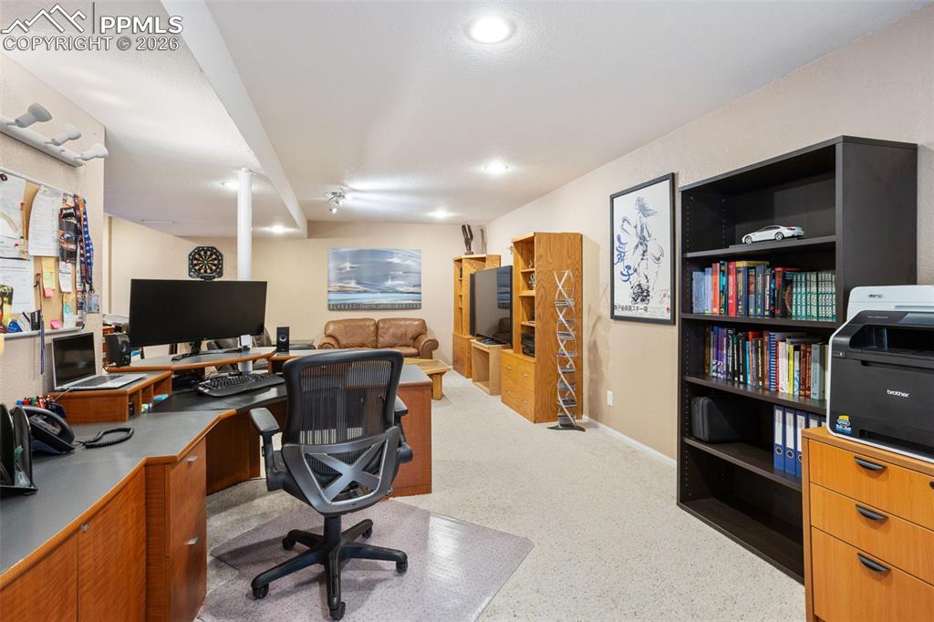 Image 27 of 37: Living Room