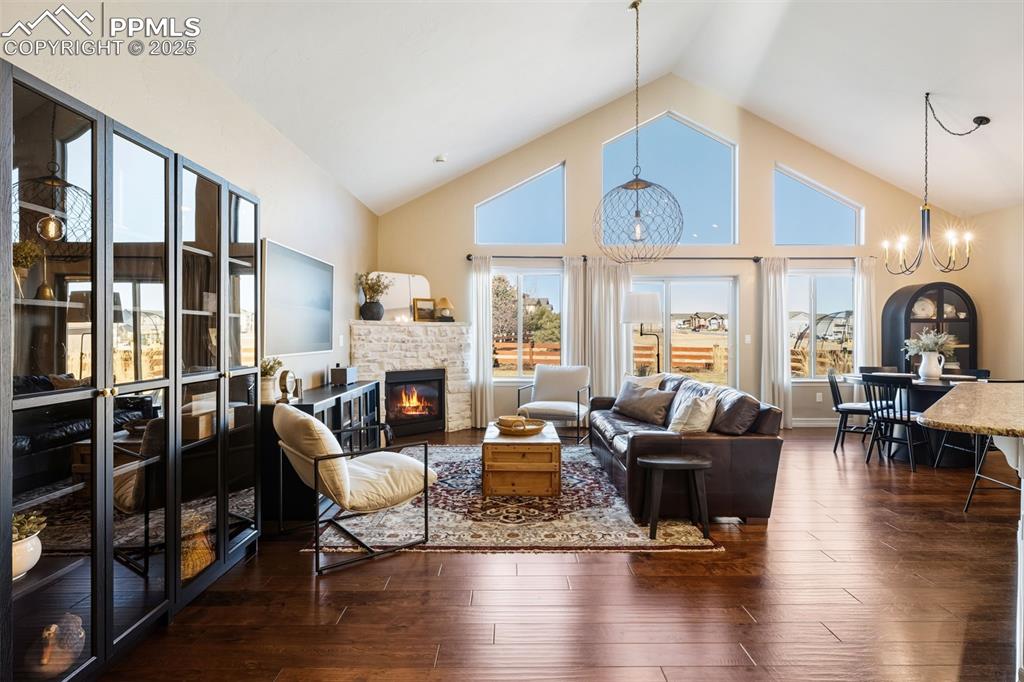 Image 4 of 37: Living Room