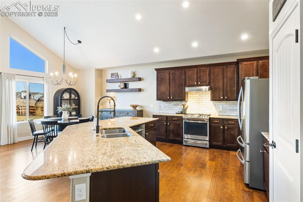 Image 7 of 37: Kitchen