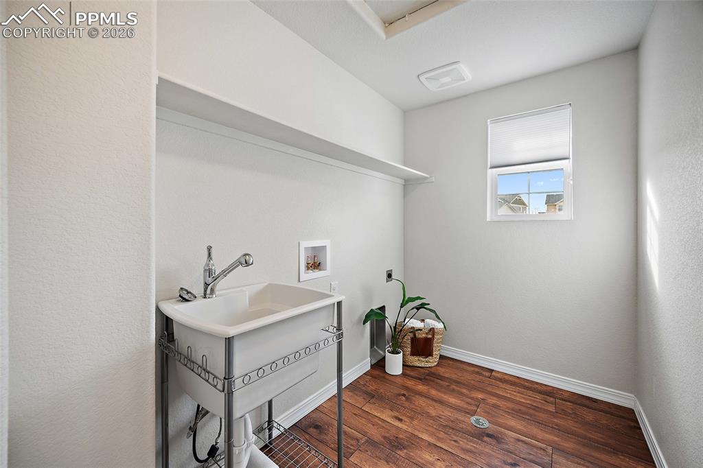 Image 13 of 34: Laundry