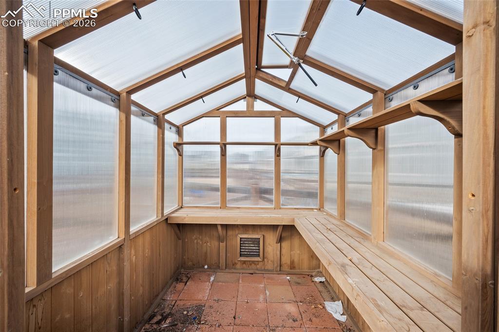 Image 20 of 34: Sun Room