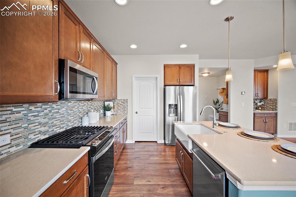 Image 22 of 34: Kitchen