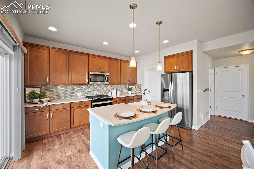 Image 23 of 34: Kitchen