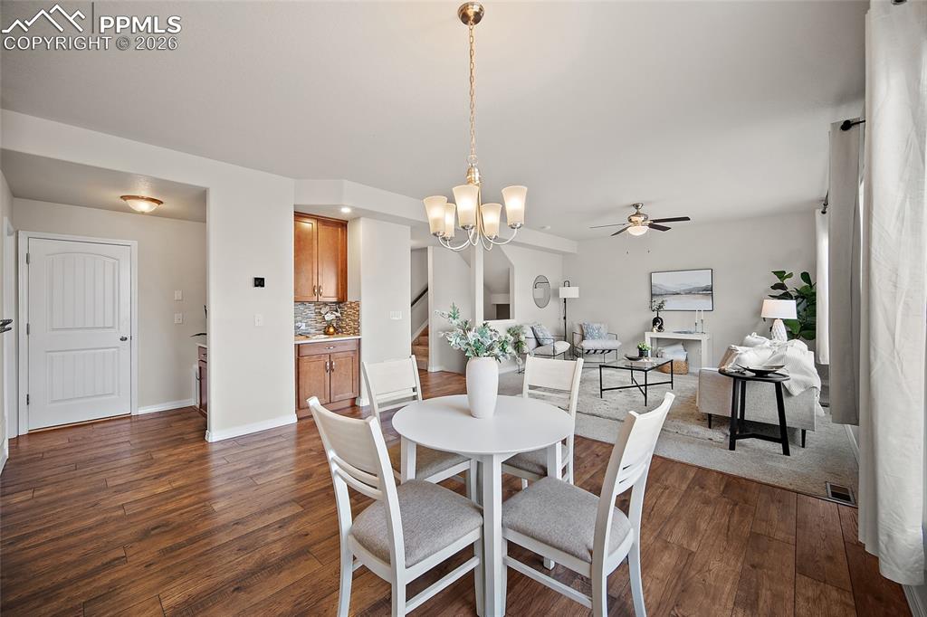 Image 24 of 34: Dining Area