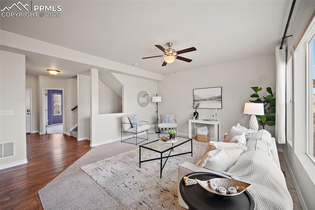 Image 26 of 34: Living Room