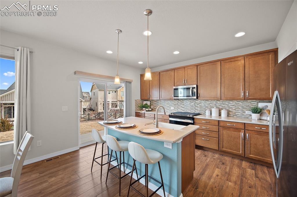 Image 4 of 34: Kitchen