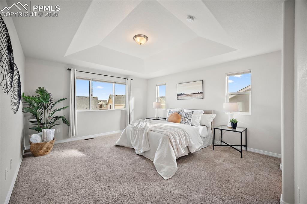 Image 6 of 34: Bedroom