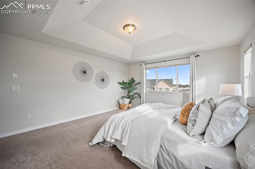 Image 7 of 34: Bedroom