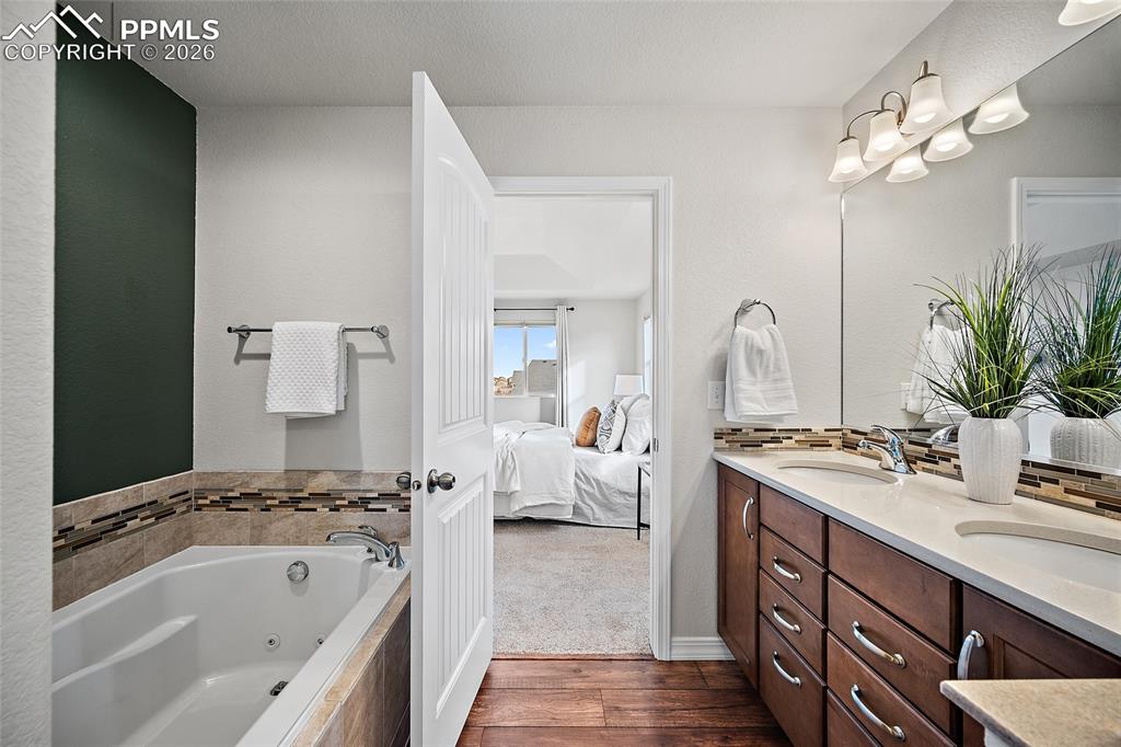 Image 8 of 34: Bathroom