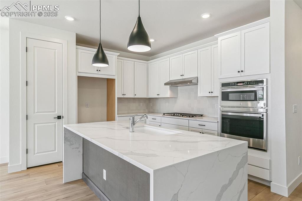 Image 11 of 39: Kitchen