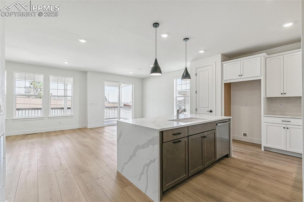 Image 15 of 39: Kitchen