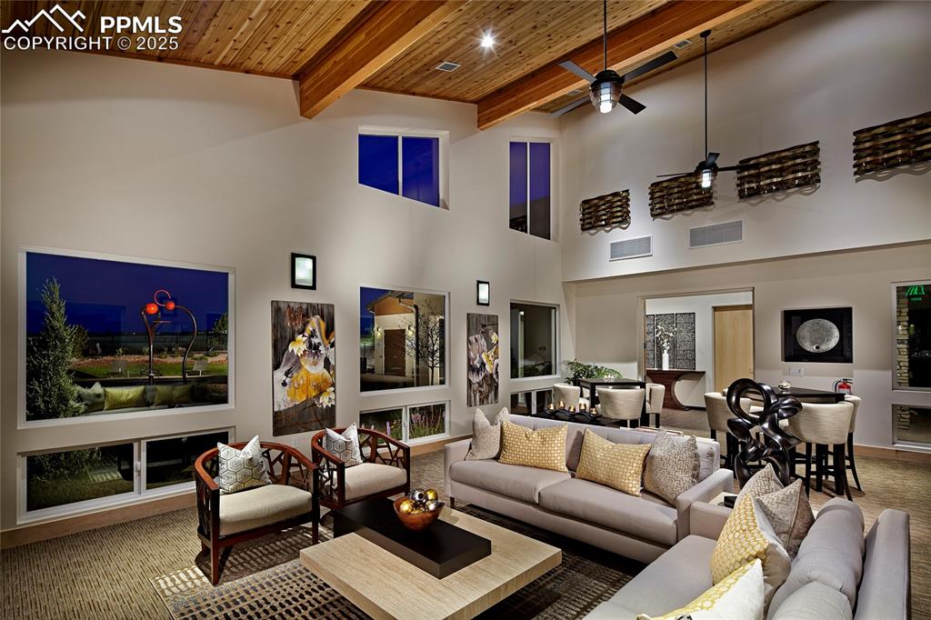 Image 41 of 41: Living Room