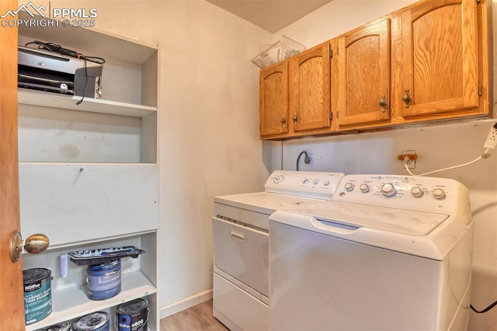 Image 16 of 30: Laundry