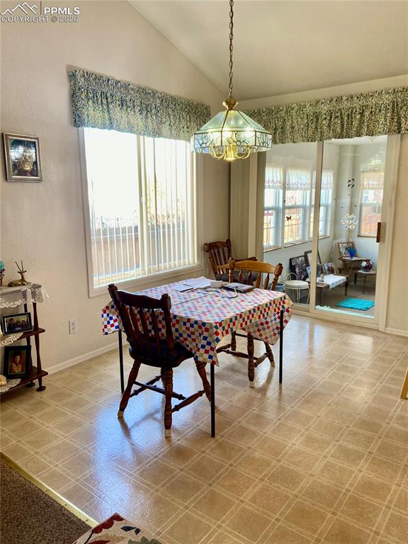 Image 17 of 38: Dining Area