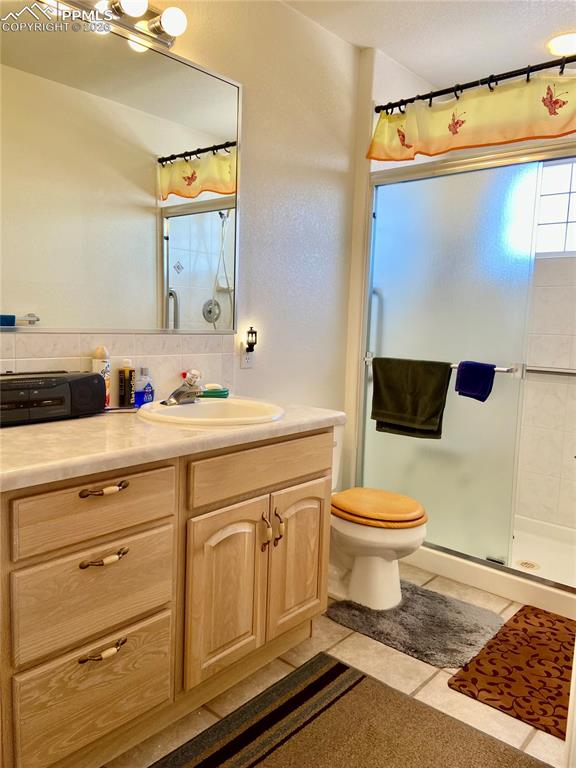 Image 22 of 38: Master Bath: Double Vanity