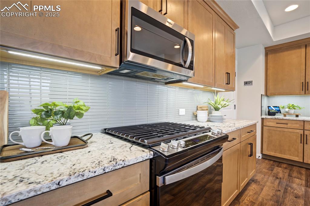 Image 10 of 48: Kitchen