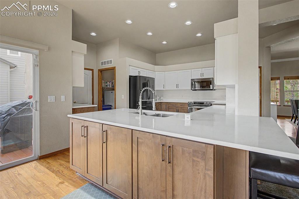 Image 15 of 46: Kitchen