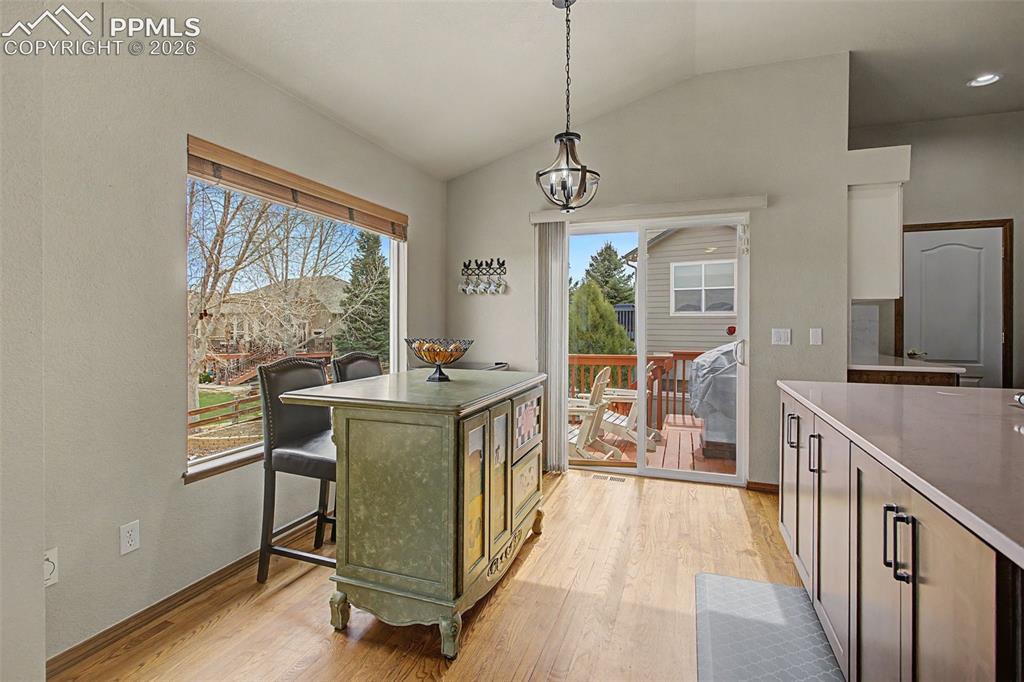Image 16 of 46: Dining Area