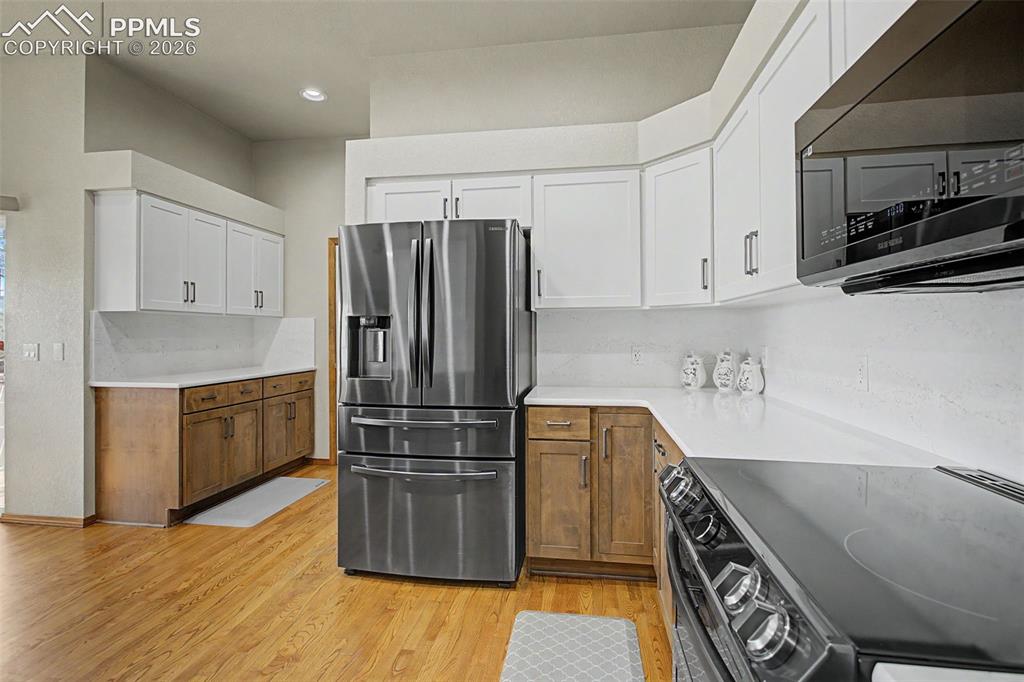 Image 19 of 46: Kitchen