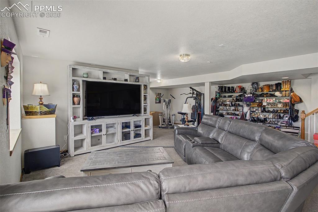 Image 26 of 46: Family Room