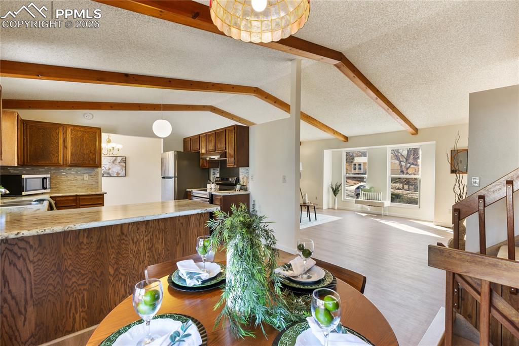 Image 11 of 40: Dining Area