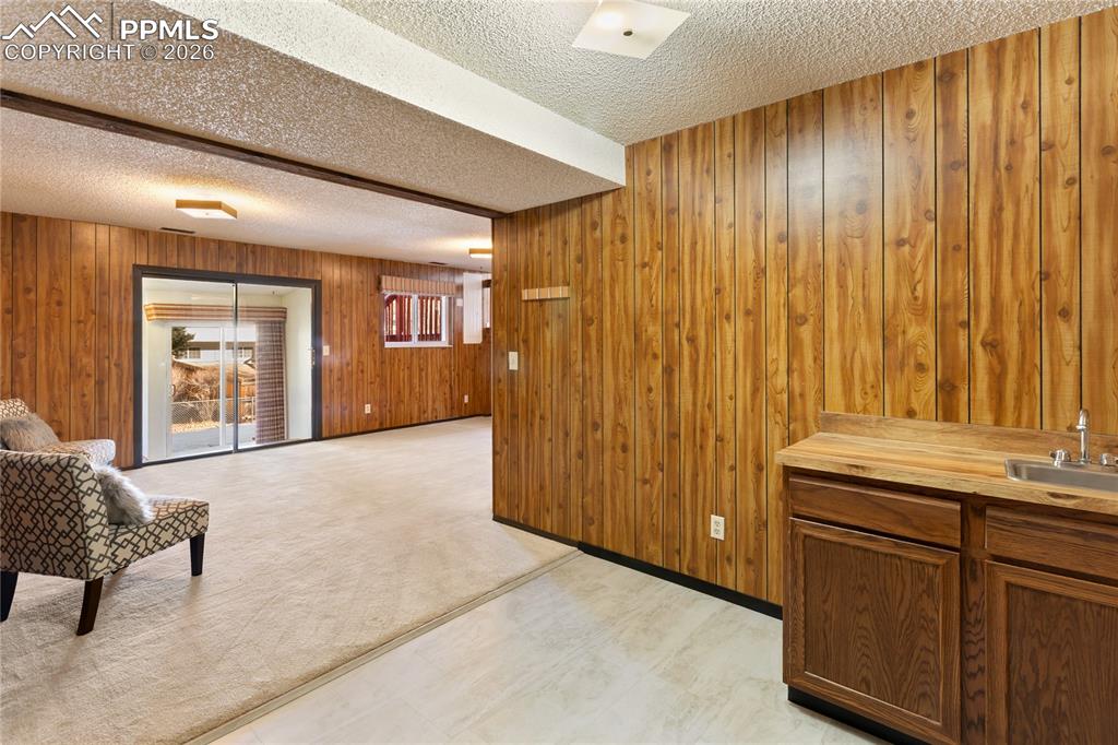 Image 16 of 40: Sitting Room