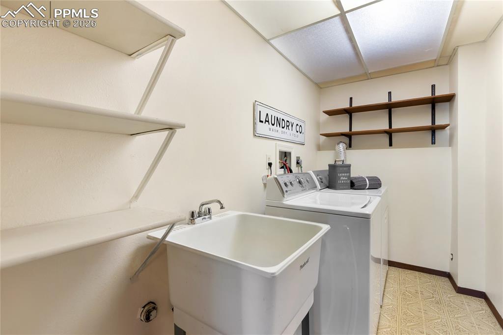 Image 19 of 40: Laundry