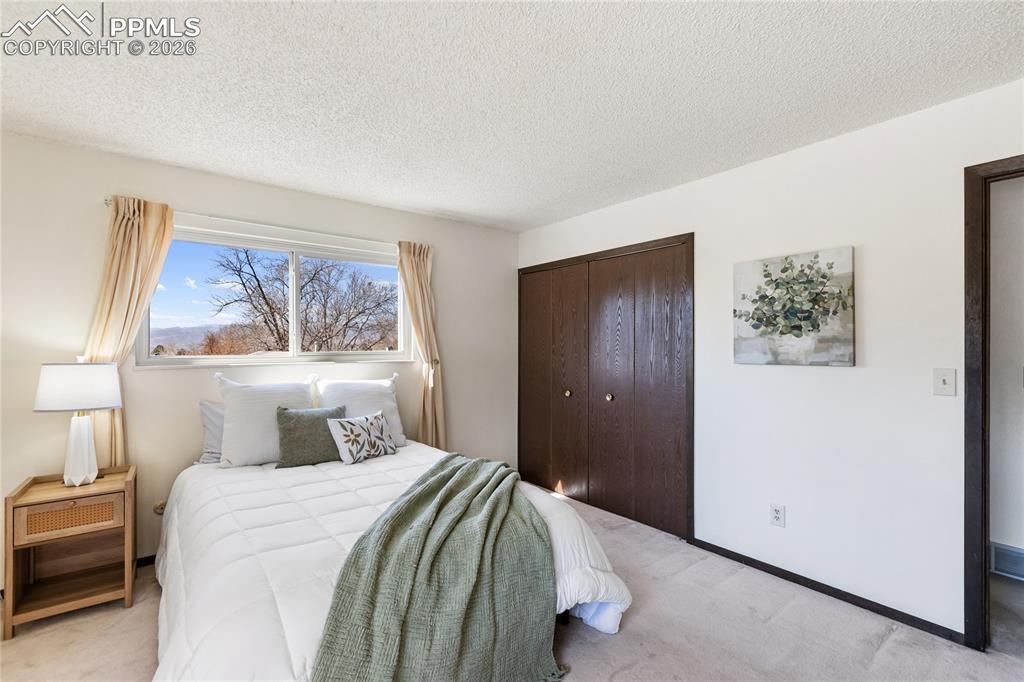 Image 21 of 40: Bedroom