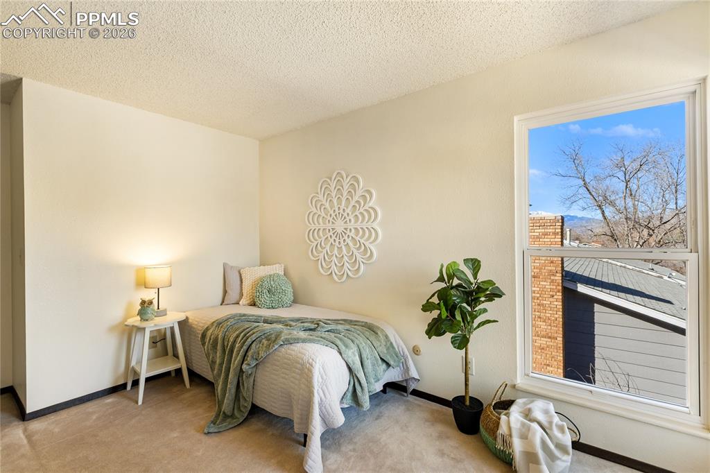 Image 26 of 40: Bedroom