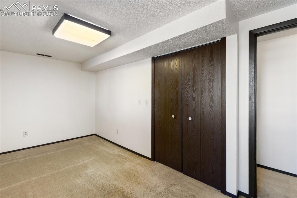 Image 33 of 40: Bedroom