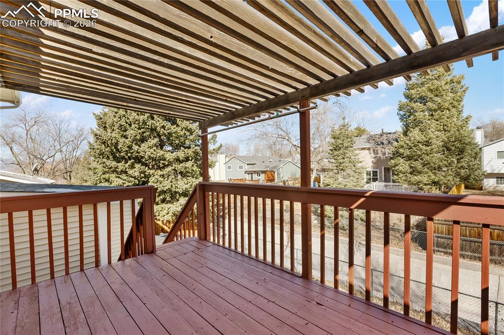 Image 37 of 40: Deck