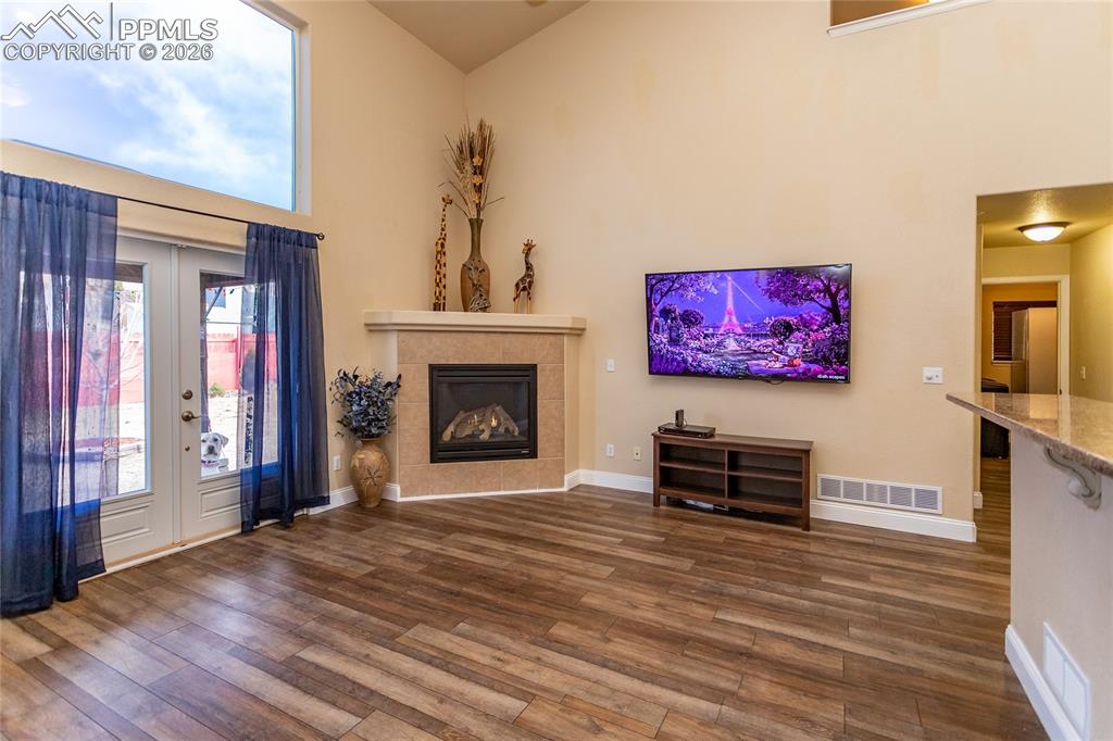 Image 11 of 46: Living Room