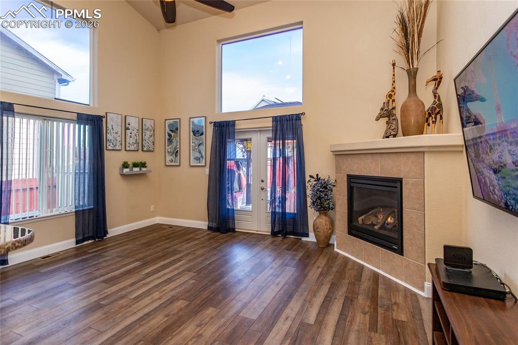 Image 14 of 46: Living Room