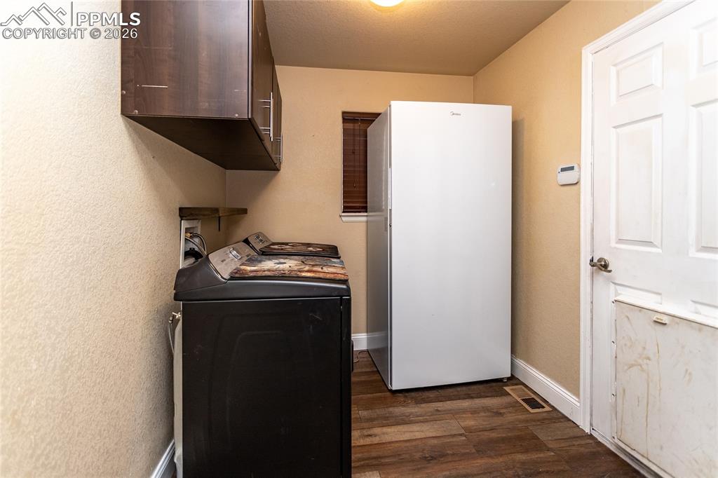 Image 16 of 46: Laundry