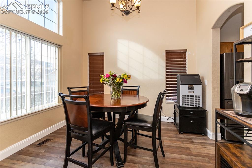 Image 3 of 46: Dining Area