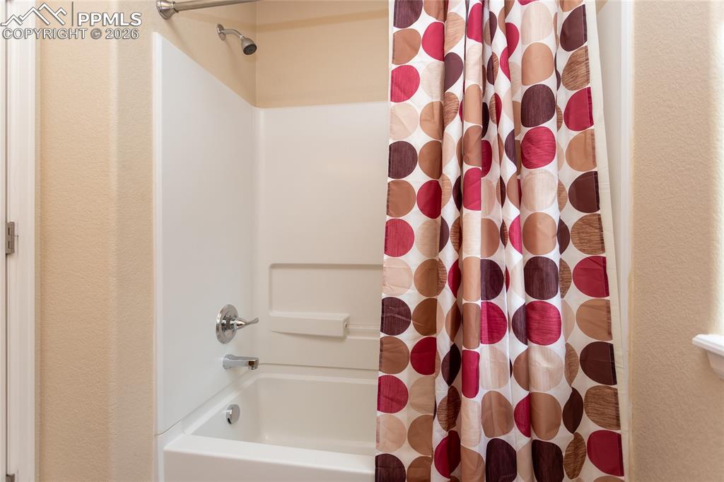 Image 30 of 46: Bathroom