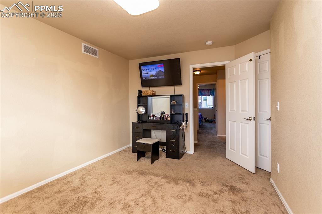 Image 32 of 46: Office