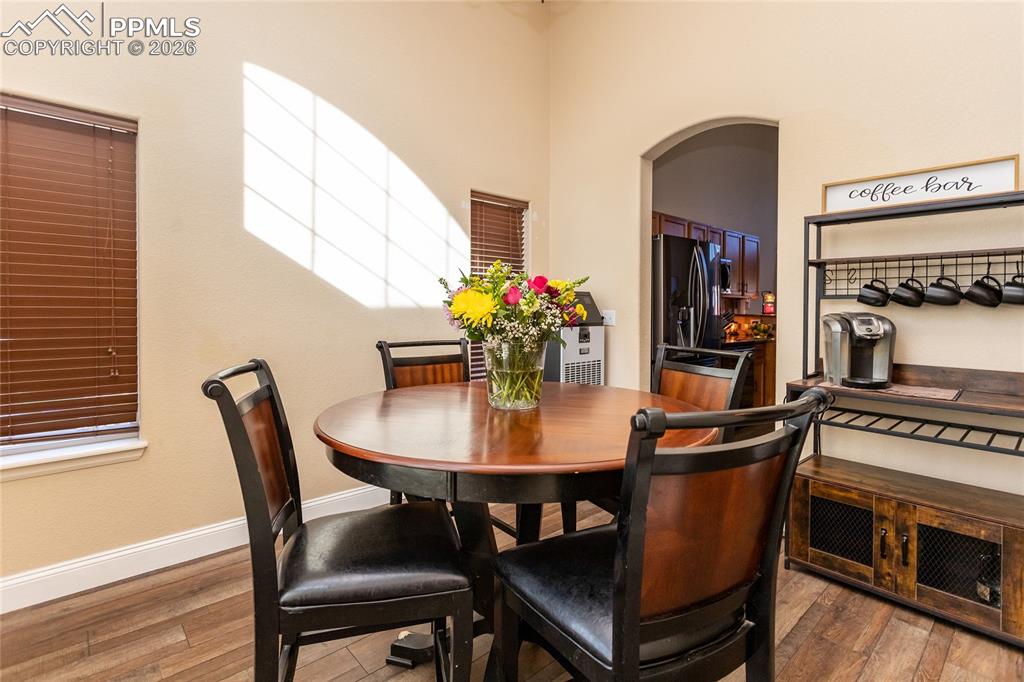 Image 4 of 46: Dining Area