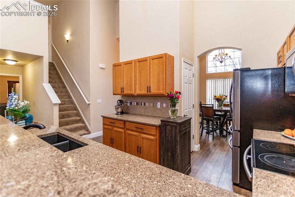 Image 6 of 46: Kitchen