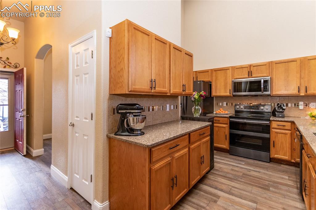 Image 8 of 46: Kitchen