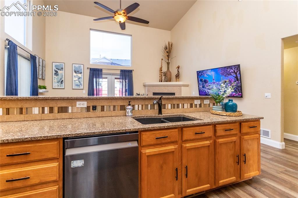 Image 9 of 46: Kitchen