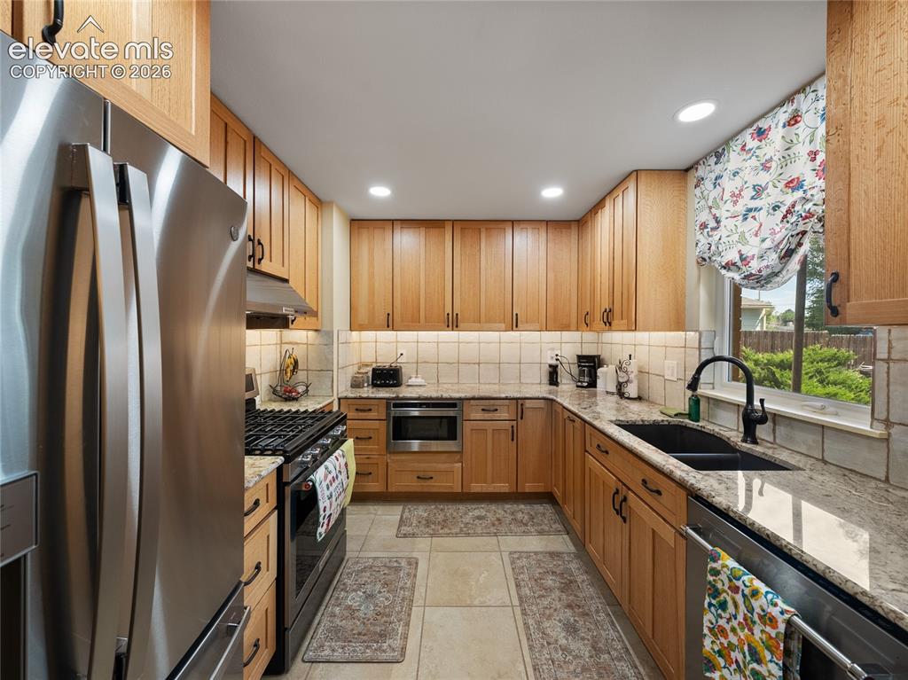 Image 10 of 31: Kitchen