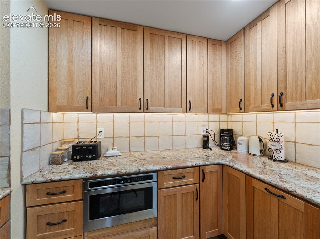 Image 12 of 31: Kitchen