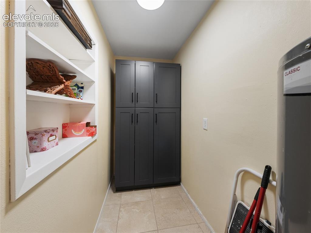 Image 14 of 31: Pantry
