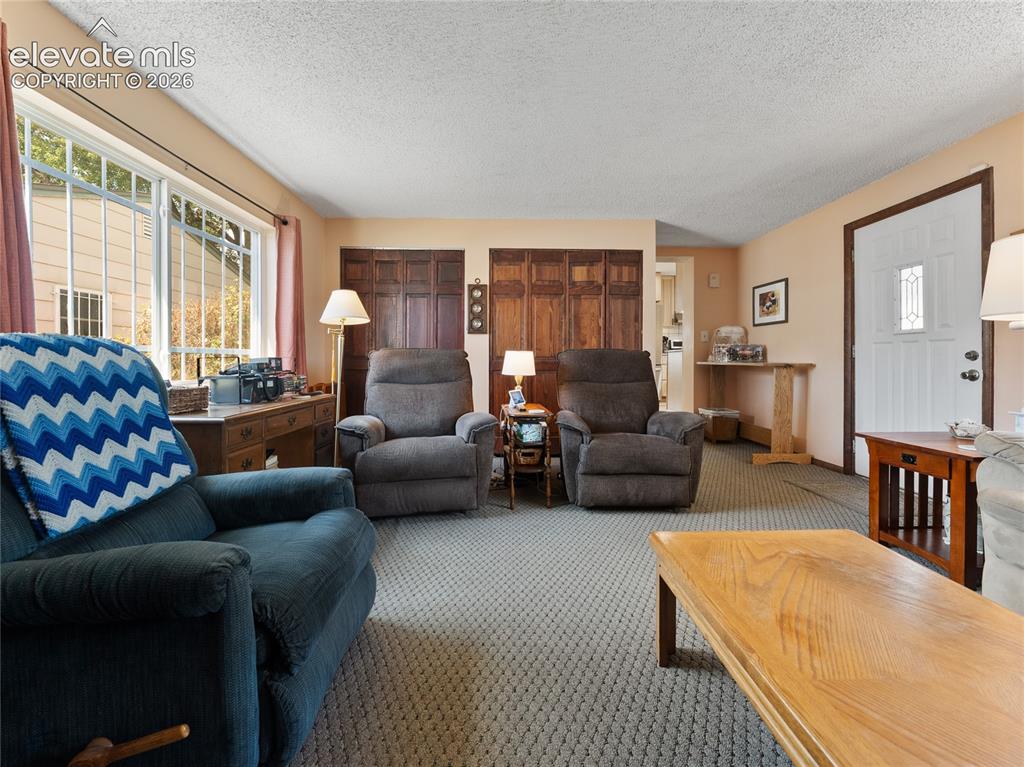 Image 17 of 31: Family Room